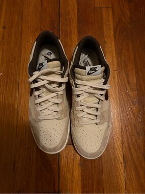 Nike Low-Top Sneakers in Cream and Brown